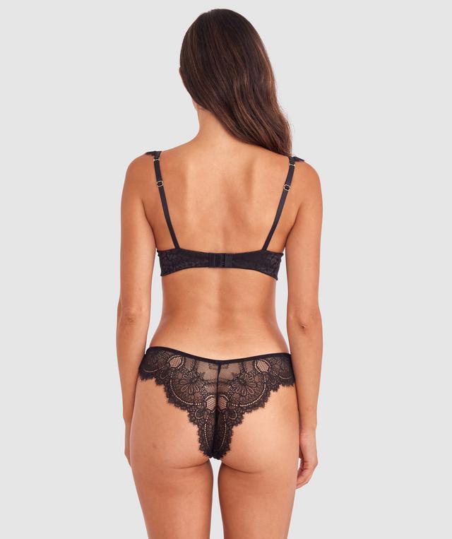 Tamara is wearing a 10B/C top and 10 bottom with bust 82cm waist 64cm and hip 88cm. She stands at 173cm/5'6in.