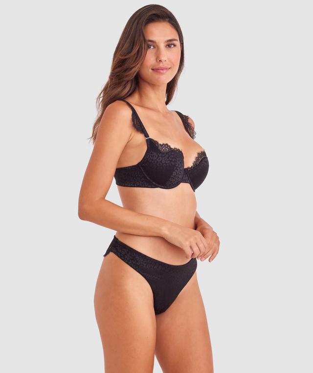 Tamara is wearing a 10B/C top and 10 bottom with bust 82cm waist 64cm and hip 88cm. She stands at 173cm/5'6in.
