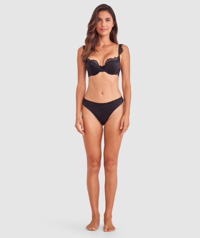 Tamara is wearing a 10B/C top and 10 bottom with bust 82cm waist 64cm and hip 88cm. She stands at 173cm/5'6in.