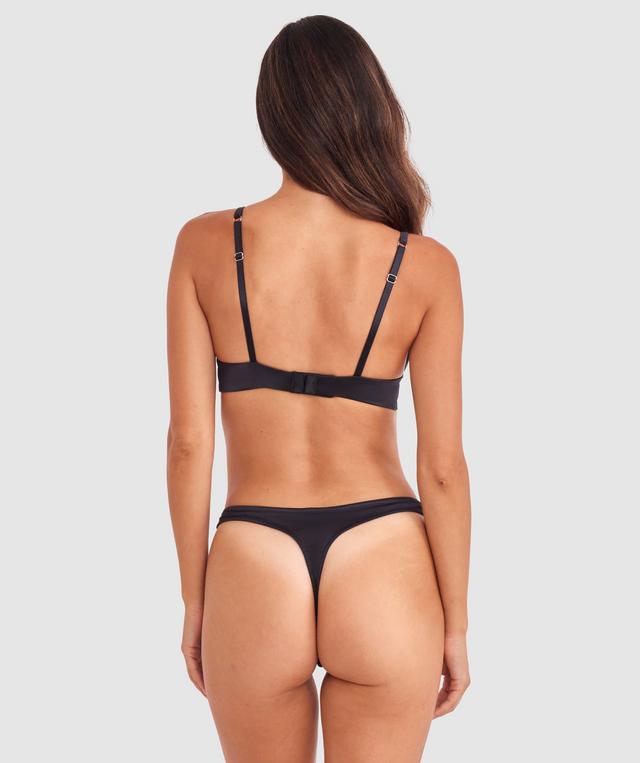 Tamara is wearing a 10B/C top and 10 bottom with bust 82cm waist 64cm and hip 88cm. She stands at 173cm/5'6in.