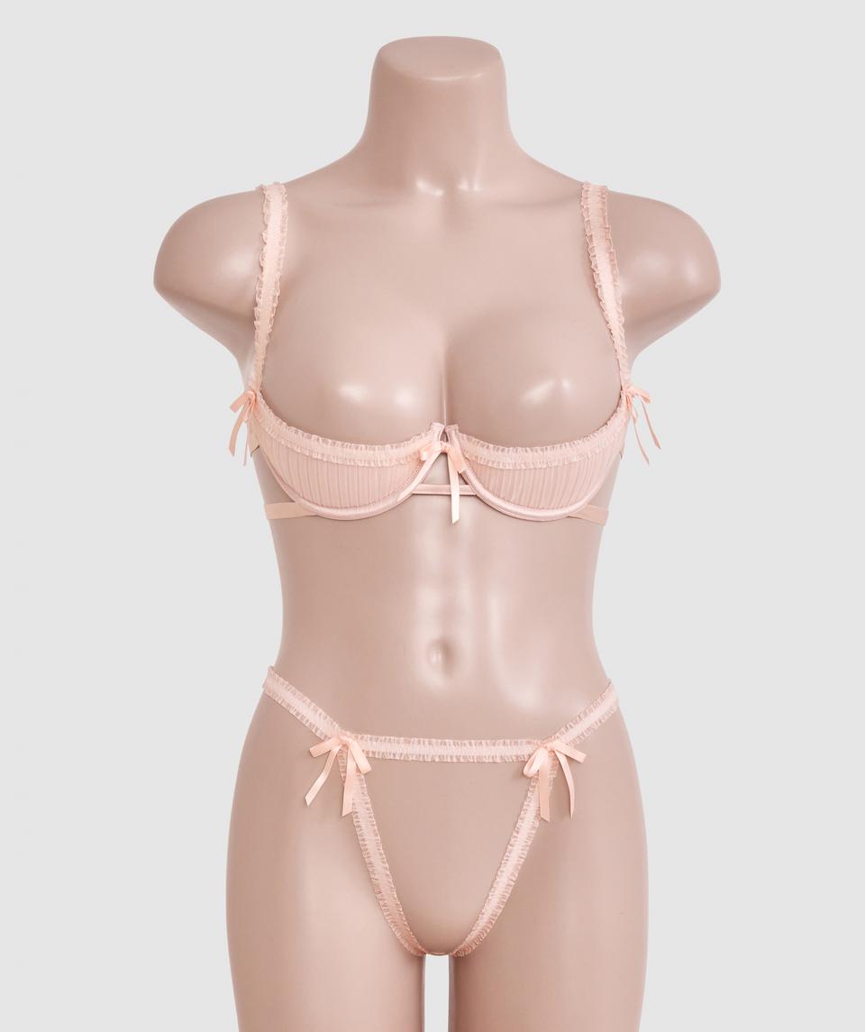 Tash is wearing a 10BC bra and 10 underwear, with bust 81cm/32in, waist 66cm/26in, and hip 94cm/37in. She stands at 173cm/5'8in.