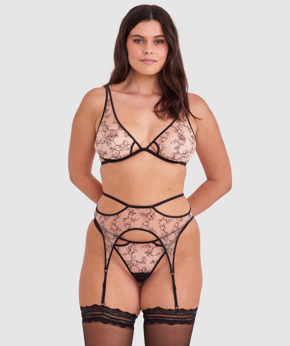 Jasmine is wearing a 12DD bra and size 12 underwear, with bust 96cm/38in, waist 77cm/30.5in, and hip 111cm/43.5in. She stands at 175cm/5'9in.