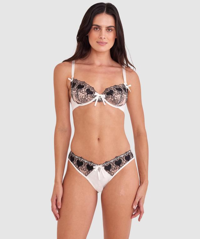Tamara is wearing a 10B/C top and 10 bottom with bust 82cm waist 64cm and hip 88cm. She stands at 173cm/5'6in.