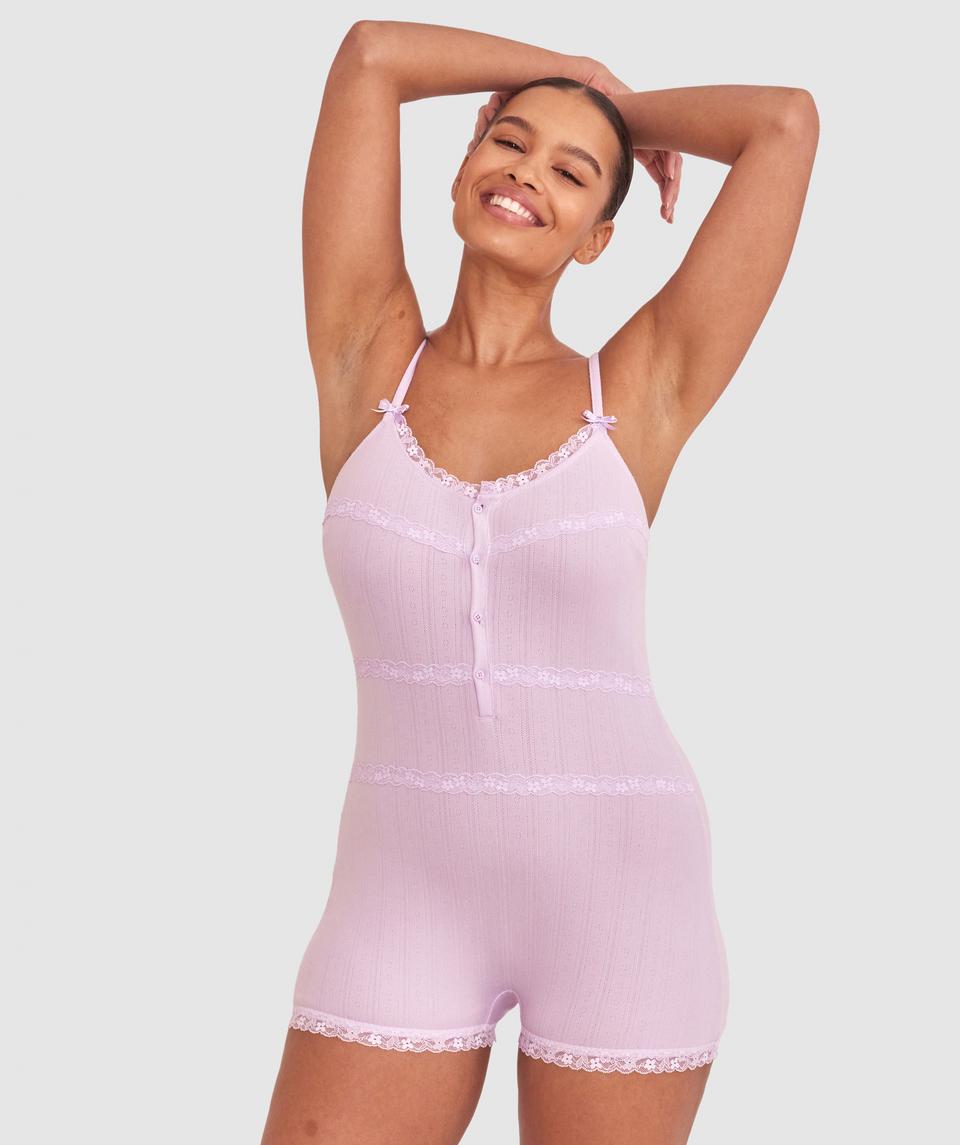 Shimma is wearing a 12 DD top and 12 bottom with bust 94cm/37in waist 70cm/27 1/2in and hip 107cm/42in. She stands at 175cm/5'9in.