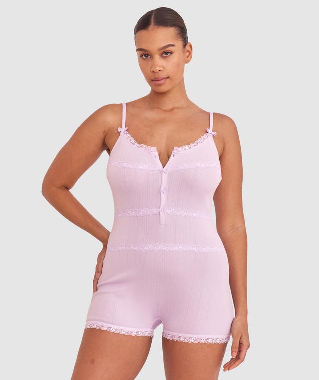 Shimma is wearing a 12 DD top and 12 bottom with bust 94cm/37in waist 70cm/27 1/2in and hip 107cm/42in. She stands at 175cm/5'9in.