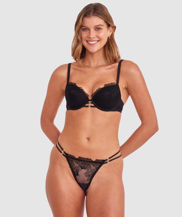 Olivia is wearing a 10B/C top and 10 bottom with bust 81cm/32in waist 65cm/25 1/2in and hip 99cm/39in. She stands at 177cm/5'9in.