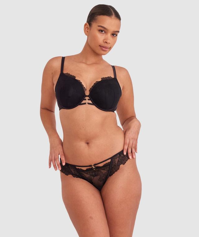 Shimma is wearing a 12 DD top and 12 bottom with bust 94cm/37in waist 70cm/27 1/2in and hip 107cm/42in. She stands at 175cm/5'9in.
