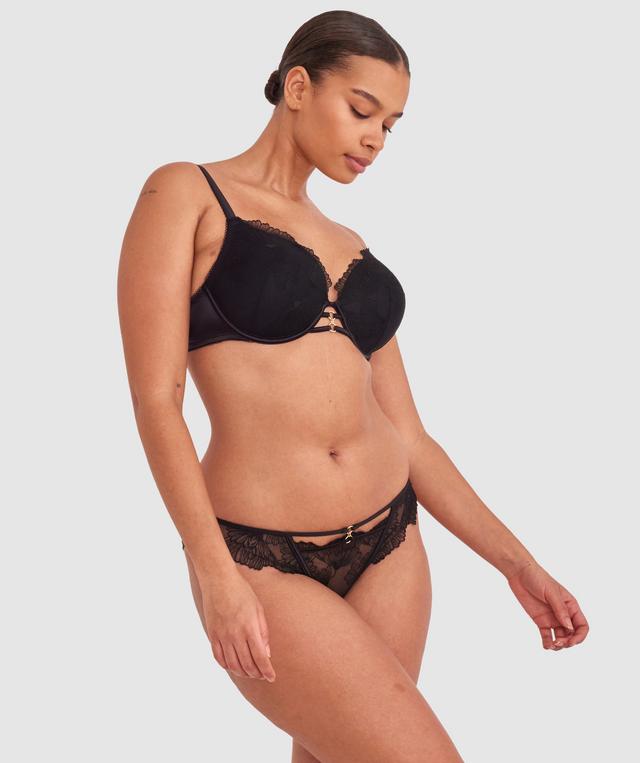 Shimma is wearing a 12 DD top and 12 bottom with bust 94cm/37in waist 70cm/27 1/2in and hip 107cm/42in. She stands at 175cm/5'9in.