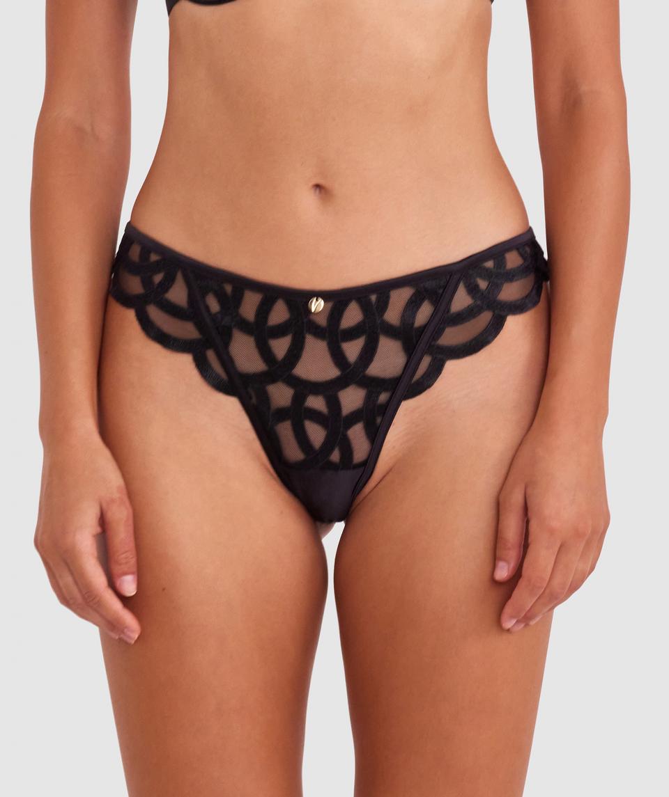 Tamara is wearing a 10B/C top and 10 bottom with bust 82cm waist 64cm and hip 88cm. She stands at 173cm/5'6in.