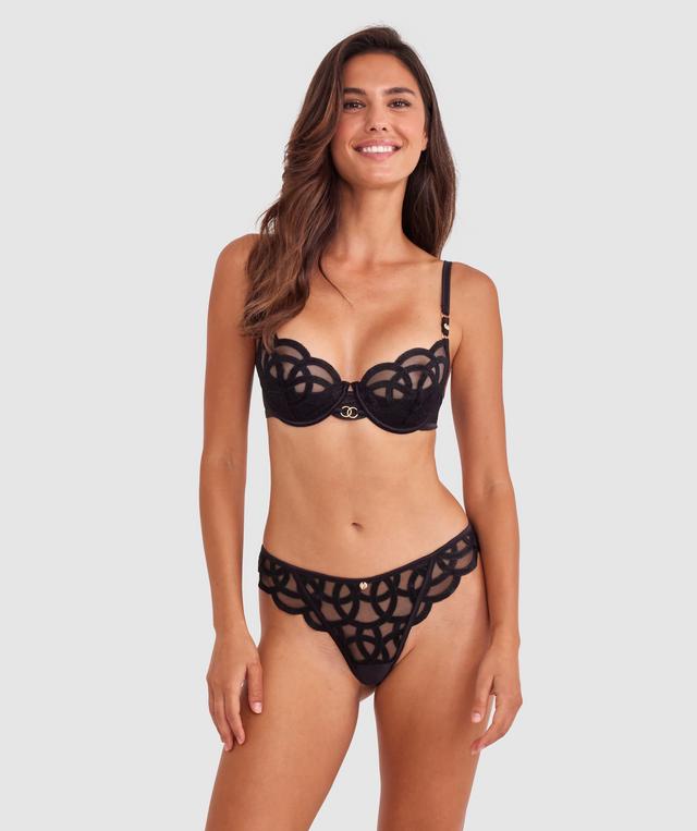 Tamara is wearing a 10B/C top and 10 bottom with bust 82cm waist 64cm and hip 88cm. She stands at 173cm/5'6in.