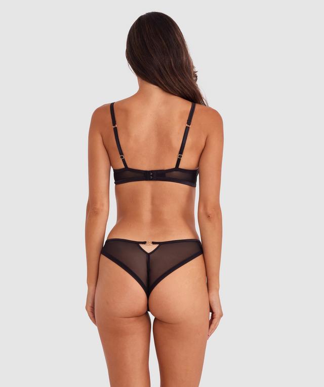 Tamara is wearing a 10B/C top and 10 bottom with bust 82cm waist 64cm and hip 88cm. She stands at 173cm/5'6in.