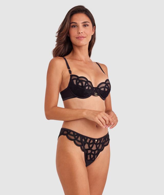 Tamara is wearing a 10B/C top and 10 bottom with bust 82cm waist 64cm and hip 88cm. She stands at 173cm/5'6in.
