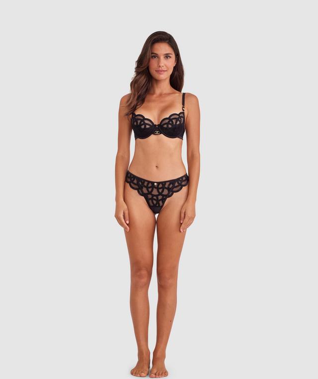 Tamara is wearing a 10B/C top and 10 bottom with bust 82cm waist 64cm and hip 88cm. She stands at 173cm/5'6in.