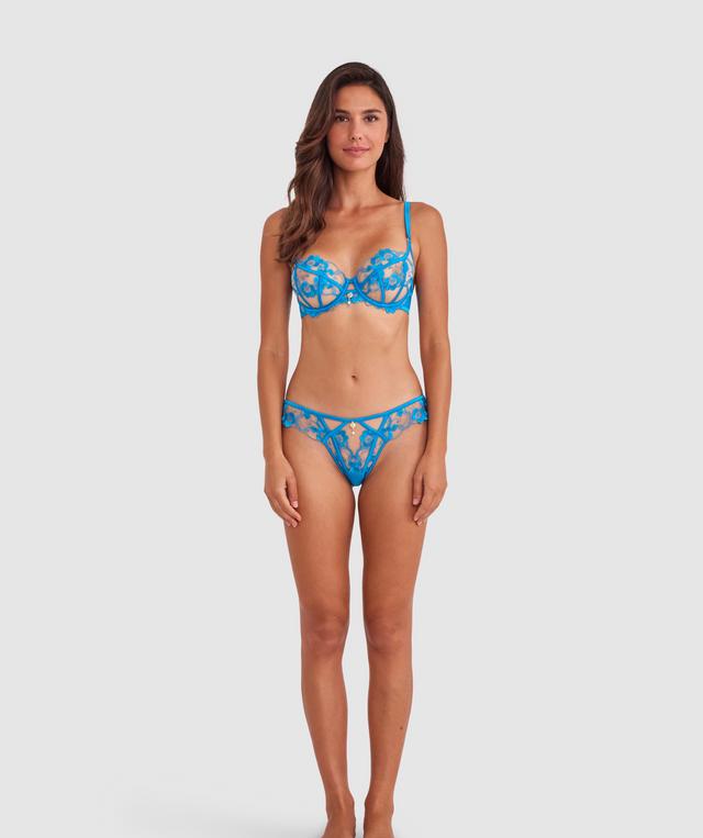 Tamara is wearing a 10B/C top and 10 bottom with bust 82cm waist 64cm and hip 88cm. She stands at 173cm/5'6in.