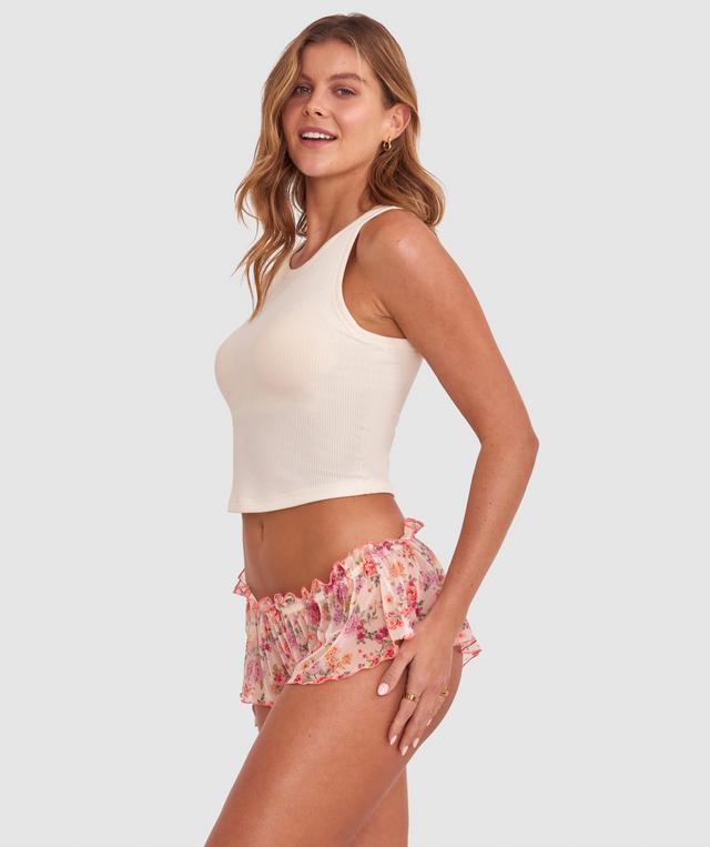 Olivia is wearing a 10B/C top and 10 bottom with bust 81cm/32in waist 65cm/25 1/2in and hip 99cm/39in. She stands at 177cm/5'9in.