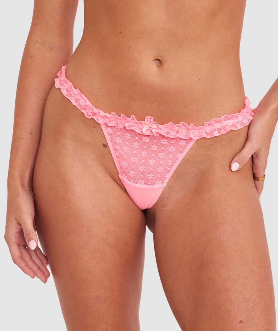 Olivia is wearing a 10B/C top and 10 bottom with bust 81cm/32in waist 65cm/25 1/2in and hip 99cm/39in. She stands at 177cm/5'9in.