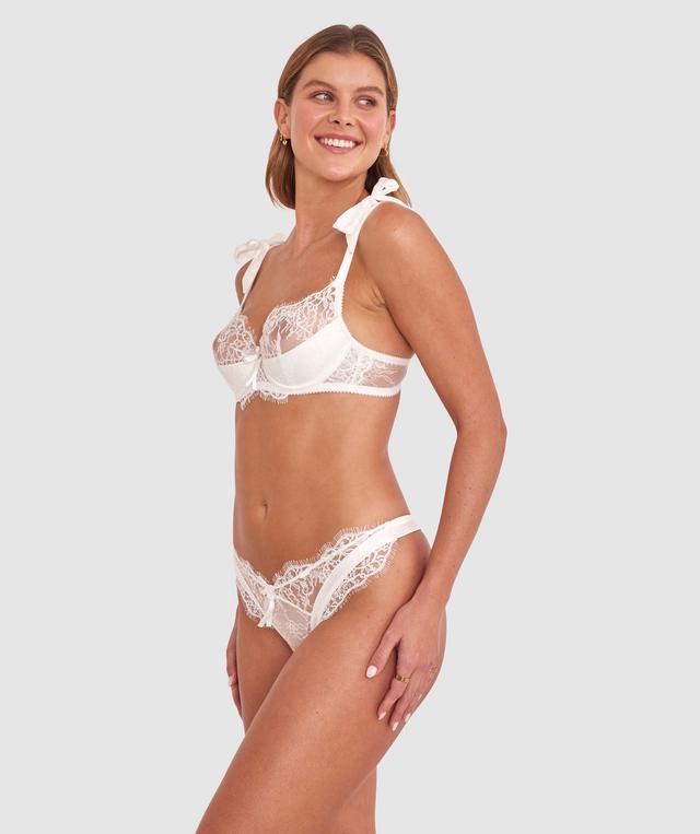 Olivia is wearing a 10B/C top and 10 bottom with bust 81cm/32in waist 65cm/25 1/2in and hip 99cm/39in. She stands at 177cm/5'9in.
