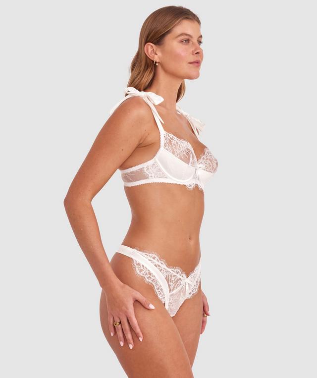 Olivia is wearing a 10B/C top and 10 bottom with bust 81cm/32in waist 65cm/25 1/2in and hip 99cm/39in. She stands at 177cm/5'9in.