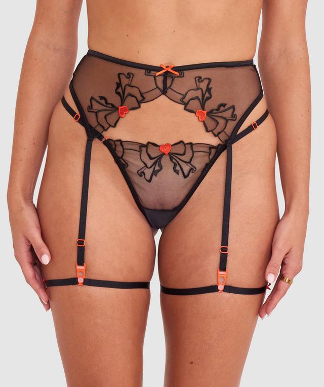 Olivia is wearing a 10B/C top and 10 bottom with bust 81cm/32in waist 65cm/25 1/2in and hip 99cm/39in. She stands at 177cm/5'9in.
