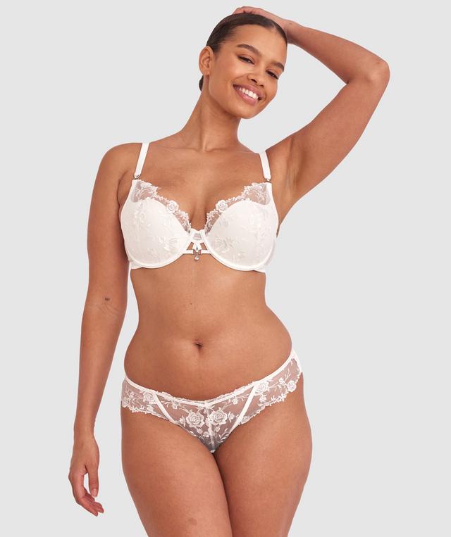 Shimma is wearing a 12 DD top and 12 bottom with bust 94cm/37in waist 70cm/27 1/2in and hip 107cm/42in. She stands at 175cm/5'9in.
