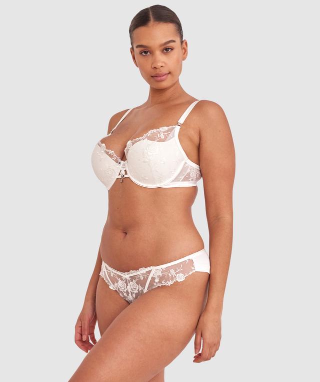Shimma is wearing a 12 DD top and 12 bottom with bust 94cm/37in waist 70cm/27 1/2in and hip 107cm/42in. She stands at 175cm/5'9in.