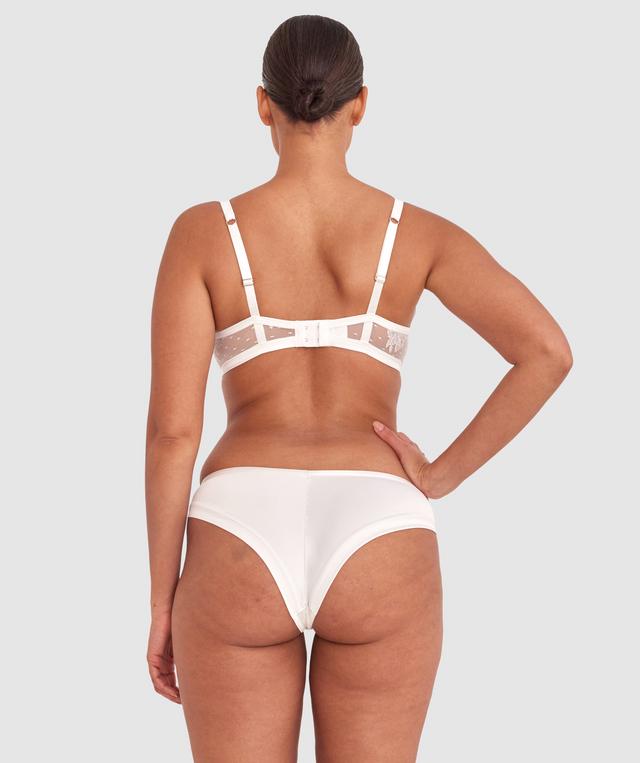 Shimma is wearing a 12 DD top and 12 bottom with bust 94cm/37in waist 70cm/27 1/2in and hip 107cm/42in. She stands at 175cm/5'9in.