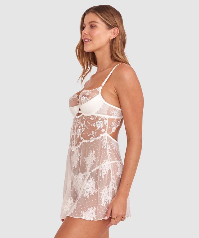 Olivia is wearing a 10B/C top and 10 bottom with bust 81cm/32in waist 65cm/25 1/2in and hip 99cm/39in. She stands at 177cm/5'9in.