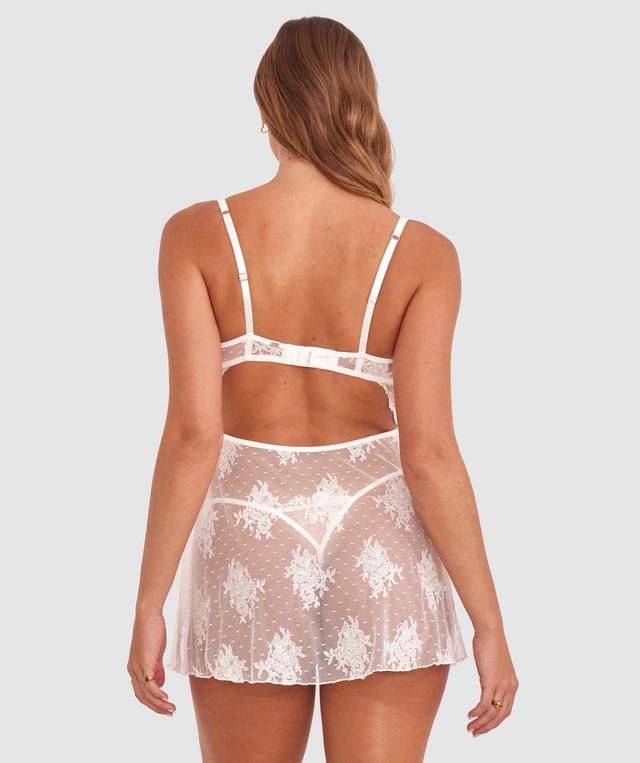 Olivia is wearing a 10B/C top and 10 bottom with bust 81cm/32in waist 65cm/25 1/2in and hip 99cm/39in. She stands at 177cm/5'9in.