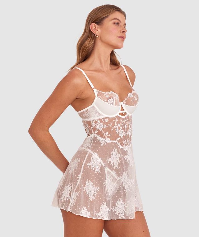Olivia is wearing a 10B/C top and 10 bottom with bust 81cm/32in waist 65cm/25 1/2in and hip 99cm/39in. She stands at 177cm/5'9in.