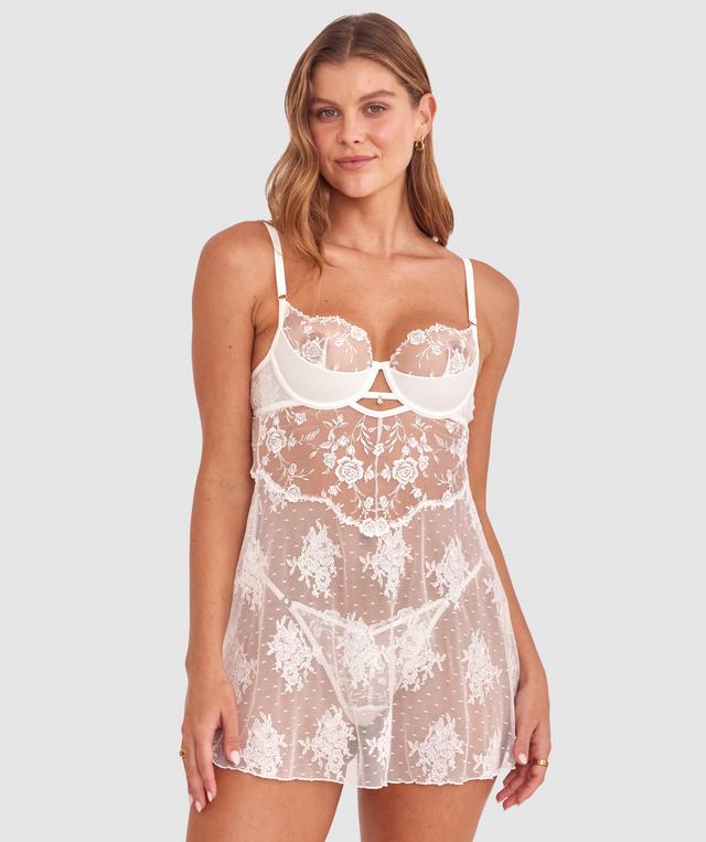 Olivia is wearing a 10B/C top and 10 bottom with bust 81cm/32in waist 65cm/25 1/2in and hip 99cm/39in. She stands at 177cm/5'9in.