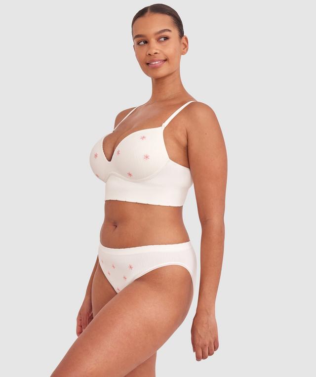 Shimma is wearing a 12 DD top and 12 bottom with bust 94cm/37in waist 70cm/27 1/2in and hip 107cm/42in. She stands at 175cm/5'9in.