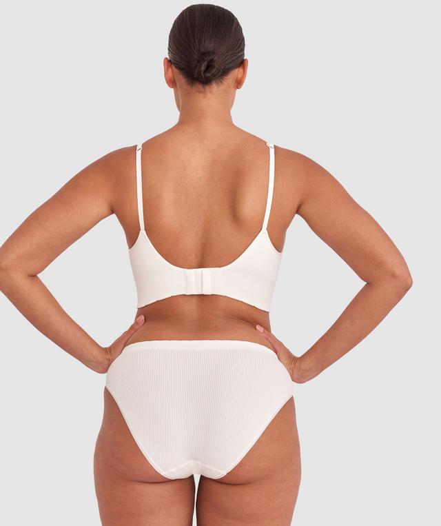 Shimma is wearing a 12 DD top and 12 bottom with bust 94cm/37in waist 70cm/27 1/2in and hip 107cm/42in. She stands at 175cm/5'9in.