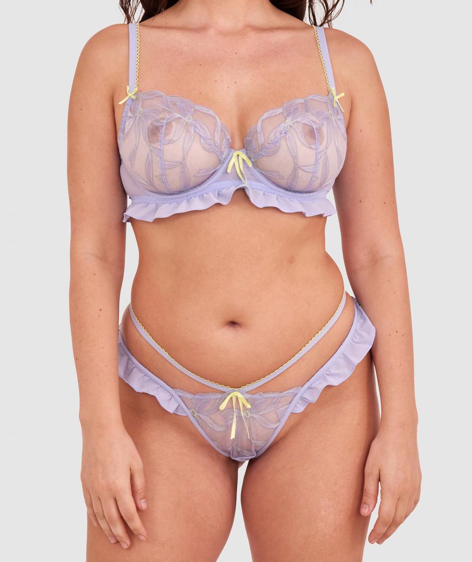 Jasmine is wearing a 12DD bra and size 12 underwear, with bust 96cm/38in, waist 77cm/30.5in, and hip 111cm/43.5in. She stands at 175cm/5'9in.