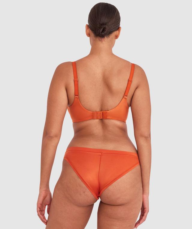 Shimma is wearing a 12 DD top and 12 bottom with bust 94cm/37in waist 70cm/27 1/2in and hip 107cm/42in. She stands at 175cm/5'9in.
