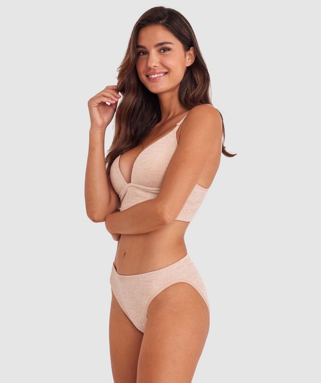 Tamara is wearing a 10B/C top and 10 bottom with bust 82cm waist 64cm and hip 88cm. She stands at 173cm/5'6in.
