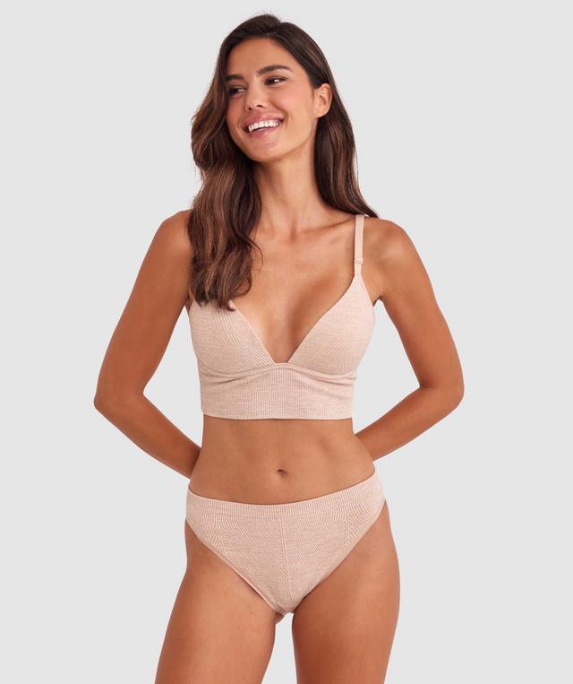 Tamara is wearing a 10B/C top and 10 bottom with bust 82cm waist 64cm and hip 88cm. She stands at 173cm/5'6in.