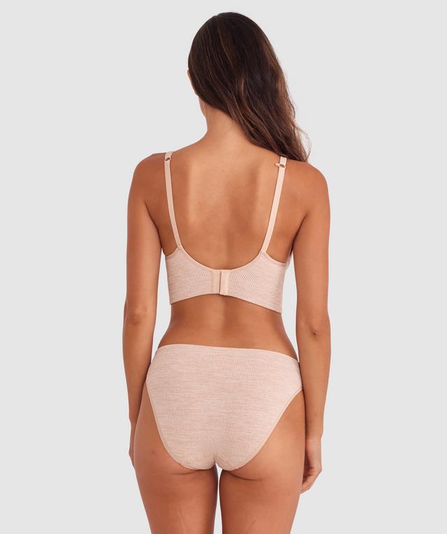 Tamara is wearing a 10B/C top and 10 bottom with bust 82cm waist 64cm and hip 88cm. She stands at 173cm/5'6in.