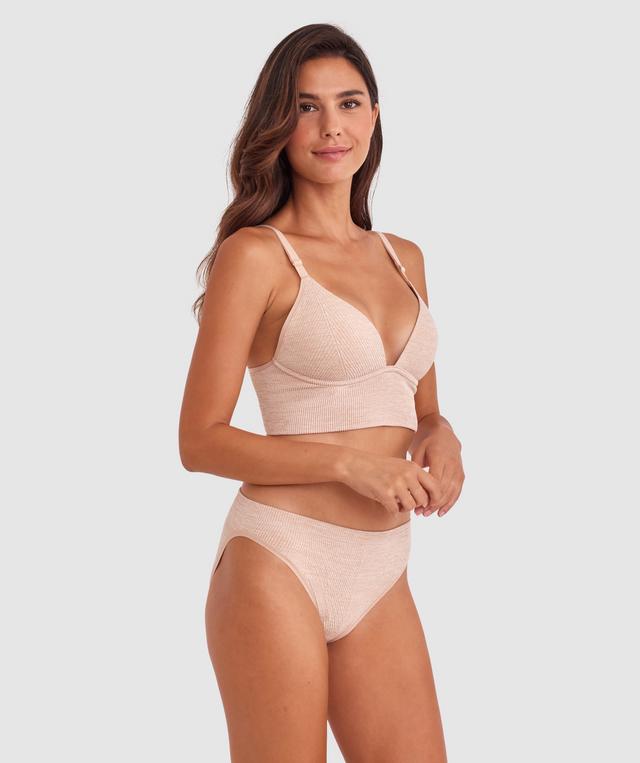 Tamara is wearing a 10B/C top and 10 bottom with bust 82cm waist 64cm and hip 88cm. She stands at 173cm/5'6in.