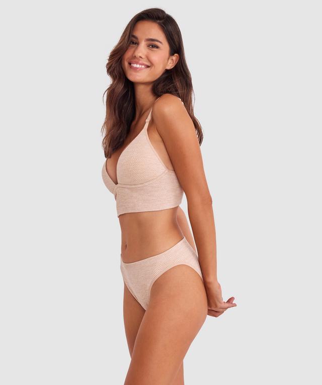 Tamara is wearing a 10B/C top and 10 bottom with bust 82cm waist 64cm and hip 88cm. She stands at 173cm/5'6in.