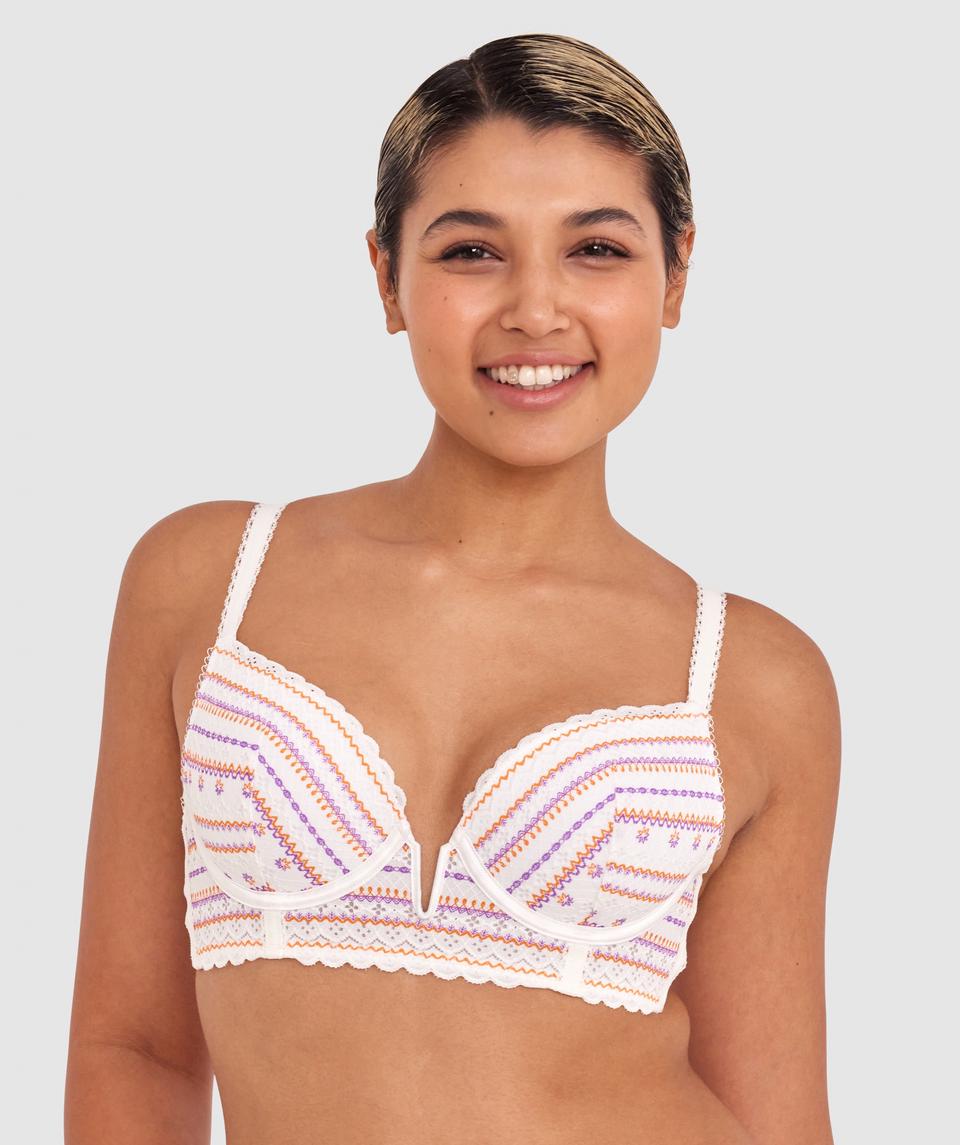 Sarah is wearing a 10B/C top and 10 bottom, with bust 85cm/33.5in, waist 66cm/26in, and hip 99cm/39in. She stands at 174cm/5'7in.