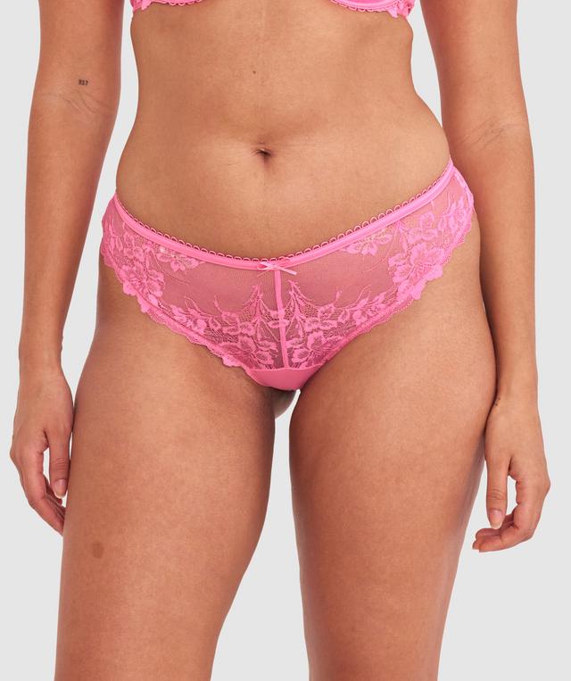 Shimma is wearing a 12 DD top and 12 bottom with bust 94cm/37in waist 70cm/27 1/2in and hip 107cm/42in. She stands at 175cm/5'9in.