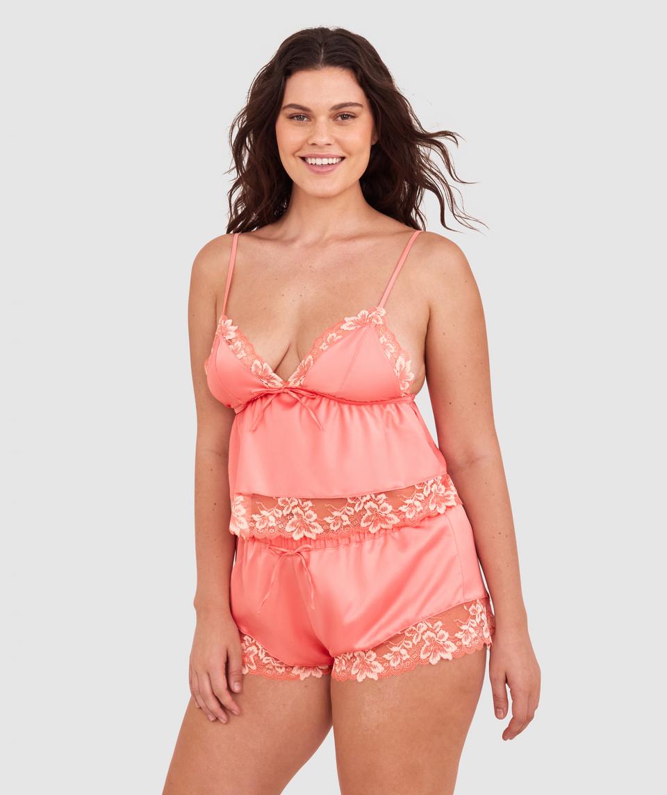 Jasmine is wearing a 12DD bra and size 12 underwear, with bust 96cm/38in, waist 77cm/30.5in, and hip 111cm/43.5in. She stands at 175cm/5'9in.