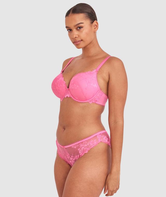 Shimma is wearing a 12 DD top and 12 bottom with bust 94cm/37in waist 70cm/27 1/2in and hip 107cm/42in. She stands at 175cm/5'9in.