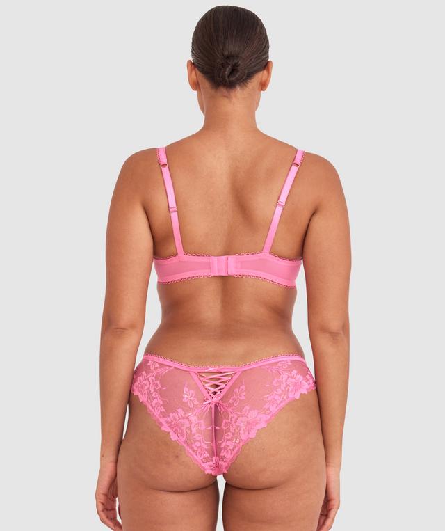 Shimma is wearing a 12 DD top and 12 bottom with bust 94cm/37in waist 70cm/27 1/2in and hip 107cm/42in. She stands at 175cm/5'9in.