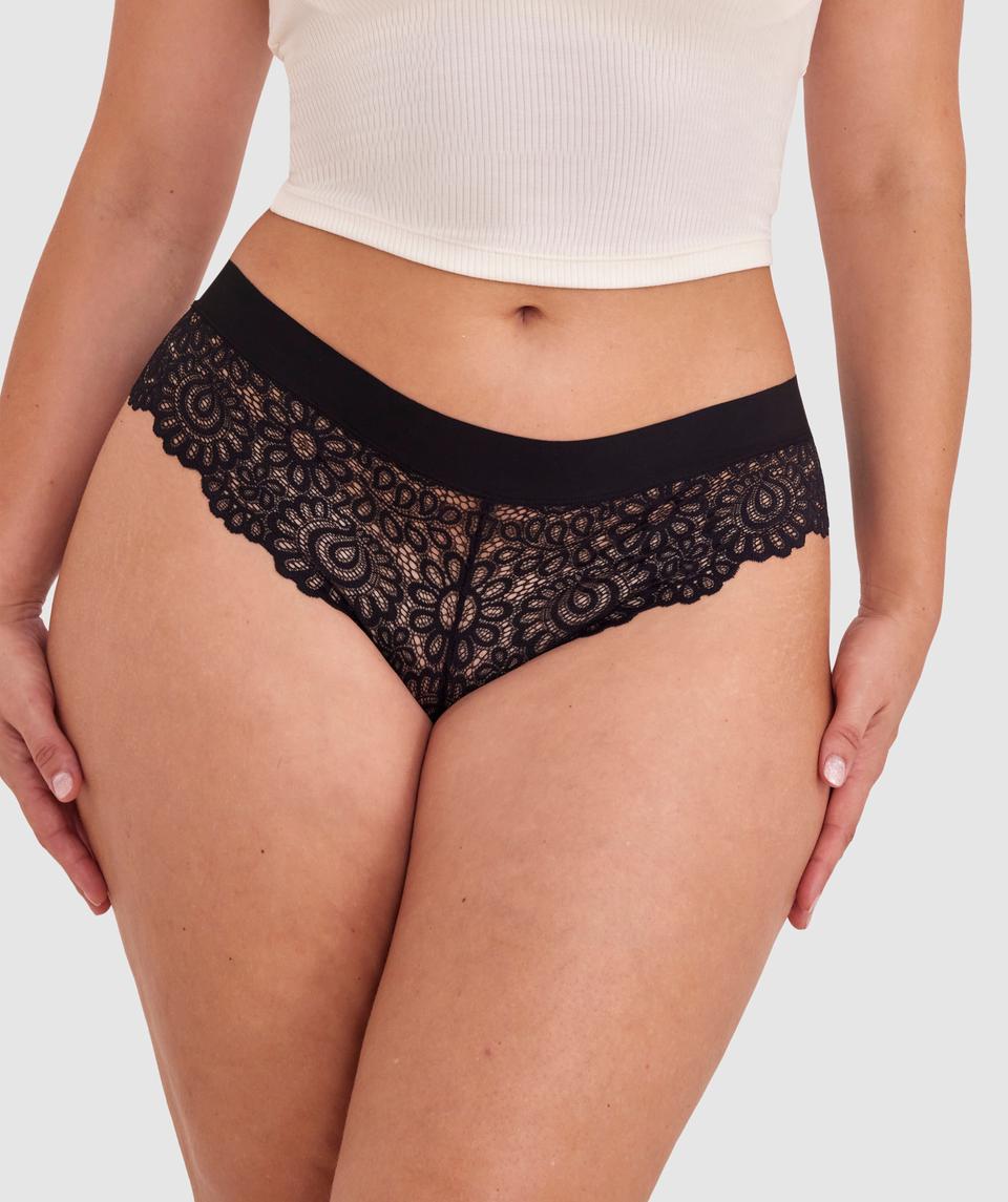 Jess L is wearing a 12DD/M top and 12/M bottom, with bust 91cm/35in, waist 74cm/29in, and hip 116cm/45in. She stands at 176cm/5'9in.