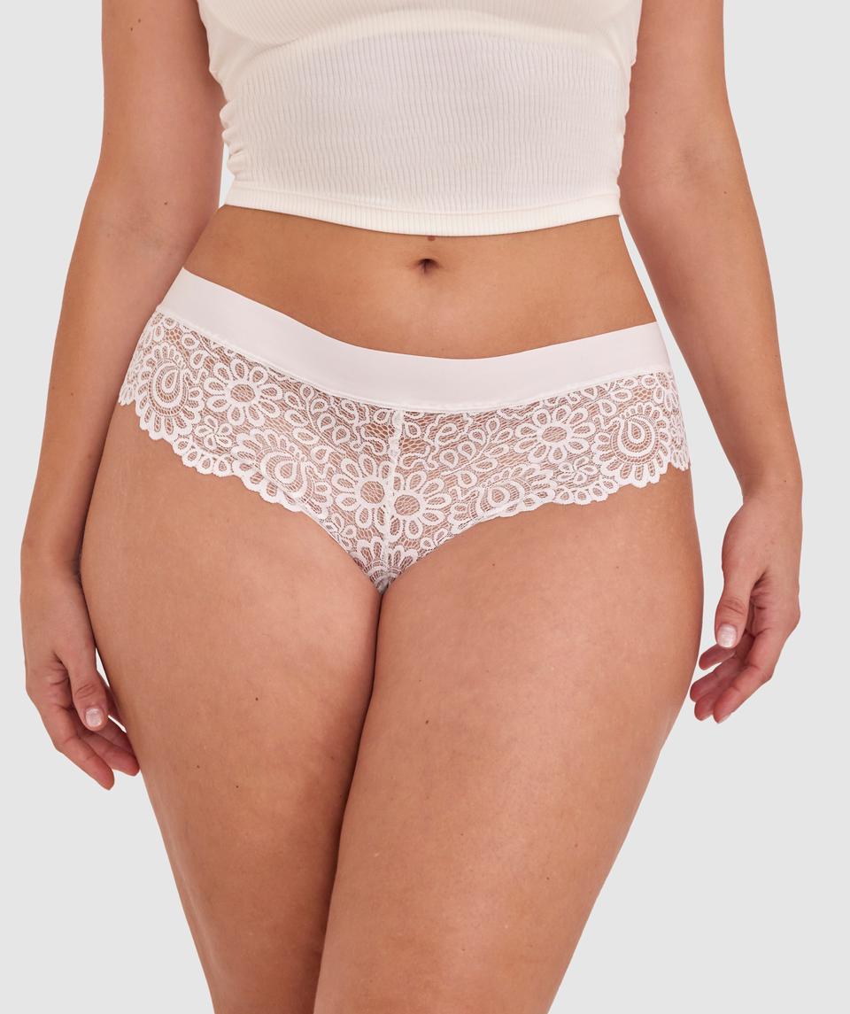Jess L is wearing a 12DD/M top and 12/M bottom, with bust 91cm/35in, waist 74cm/29in, and hip 116cm/45in. She stands at 176cm/5'9in.