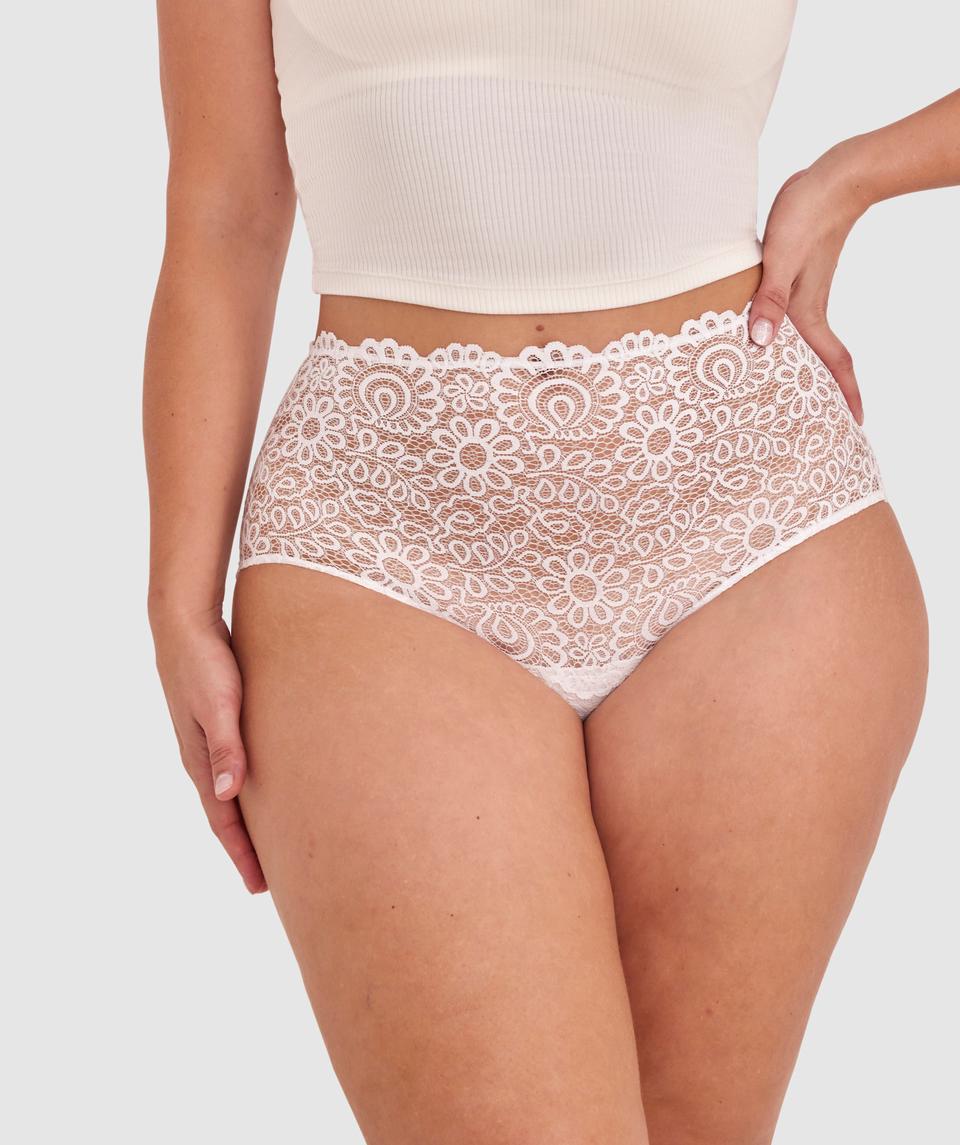 Jess L is wearing a 12DD/M top and 12/M bottom, with bust 91cm/35in, waist 74cm/29in, and hip 116cm/45in. She stands at 176cm/5'9in.