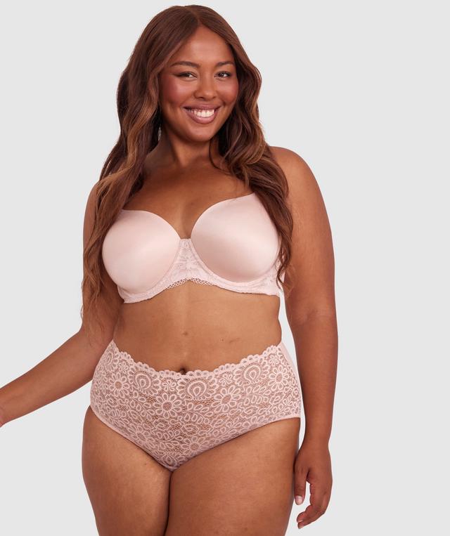 Paris is wearing a 16DD bra and 16 underwear, with bust 105cm/41.5in, waist 88cm/35.25in, and hip 121cm/48.25in. She stands at 178cm/5'10in.