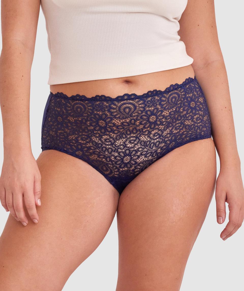Jasmine is wearing a 12DD bra and size 12 underwear, with bust 96cm/38in, waist 77cm/30.5in, and hip 111cm/43.5in. She stands at 175cm/5'9in.