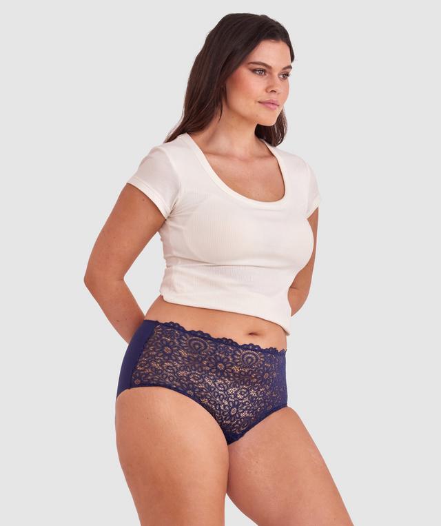 Jasmine is wearing a 12DD top and 12 bottom. She stands at 175cmcm/5'9in.